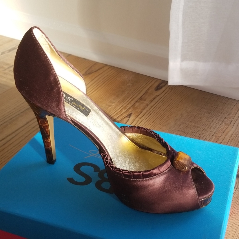 ABS chocolate silk heels